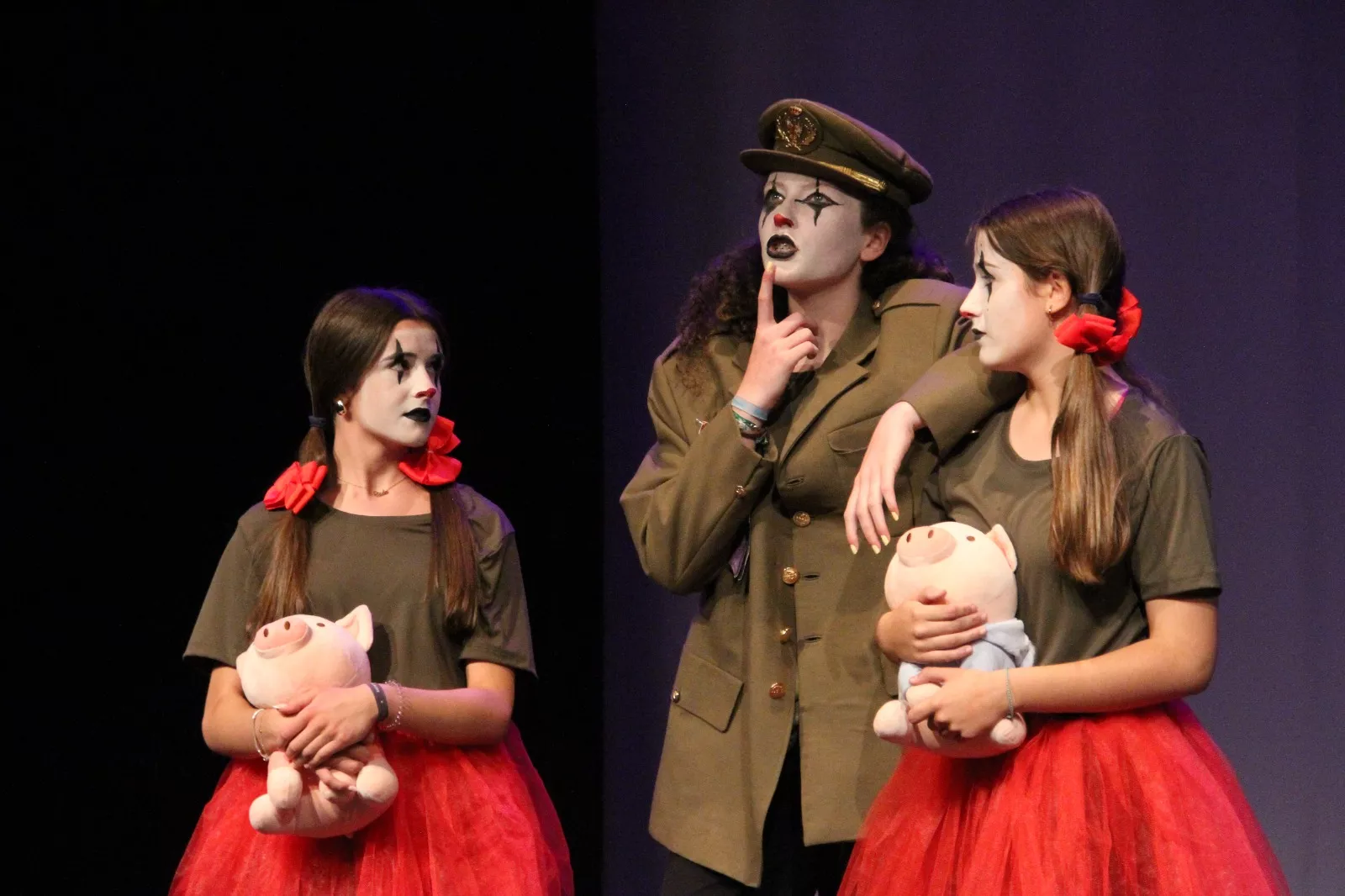 Representación de ‘Pim, pam, clown’ por Ventana Teatro en la Muestra de Huesca. Foto Carlos Neofato