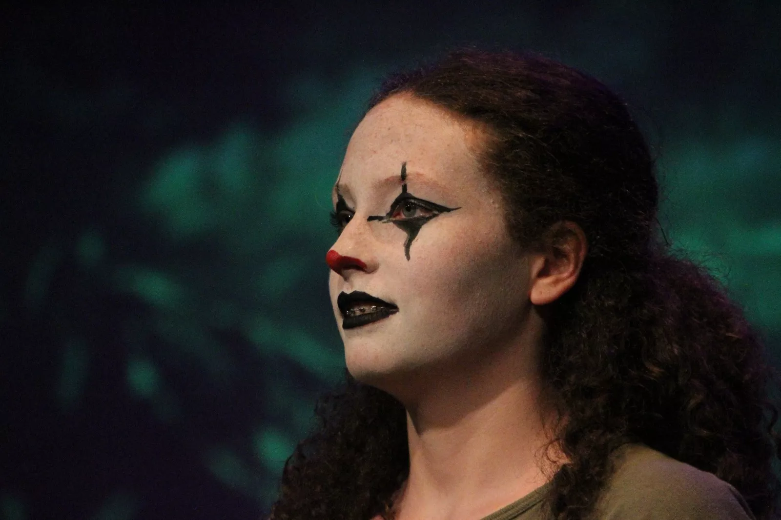 Representación de ‘Pim, pam, clown’ por Ventana Teatro en la Muestra de Huesca. Foto Carlos Neofato