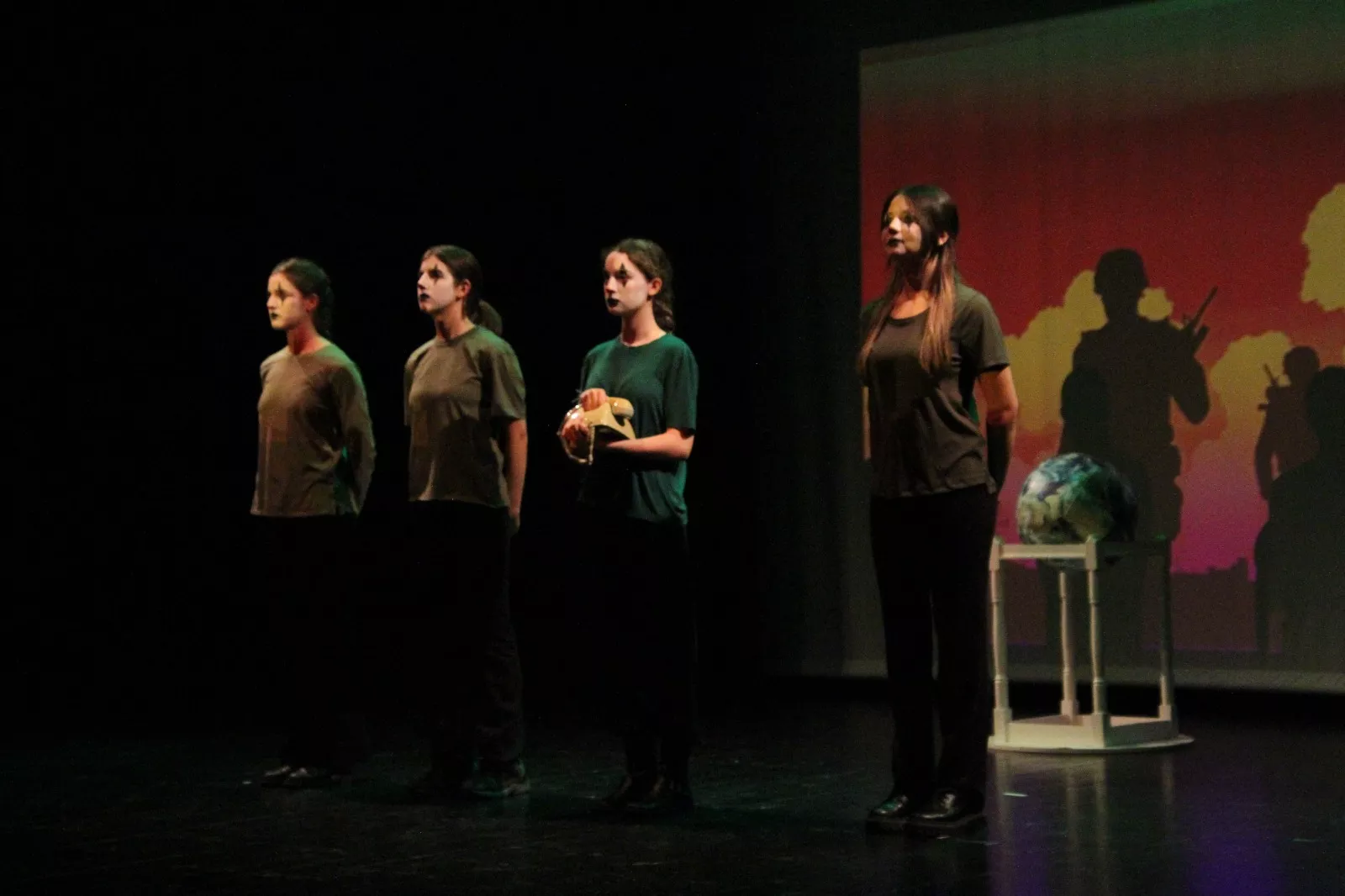 Representación de ‘Pim, pam, clown’ por Ventana Teatro en la Muestra de Huesca. Foto Carlos Neofato