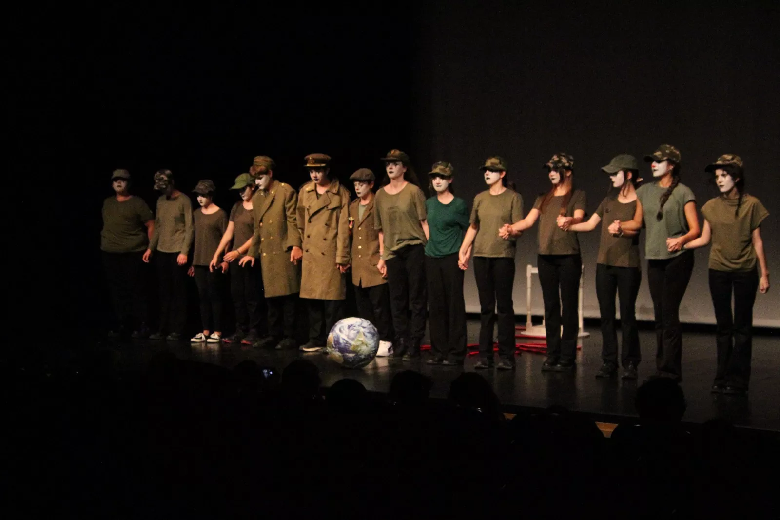 Representación de ‘Pim, pam, clown’ por Ventana Teatro en la Muestra de Huesca. Foto Carlos Neofato