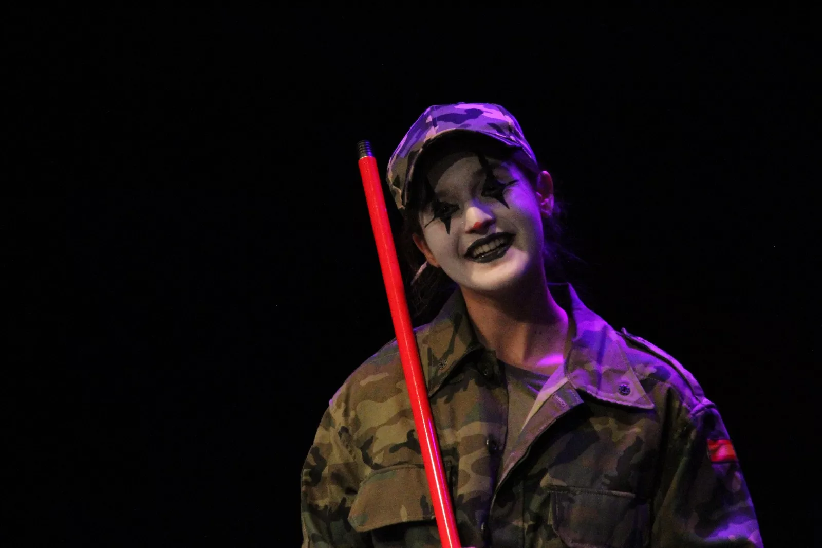 Representación de ‘Pim, pam, clown’ por Ventana Teatro en la Muestra de Huesca. Foto Carlos Neofato