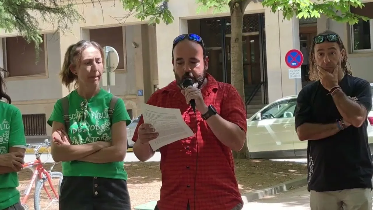 Concentración por la escuela pública en Huesca
