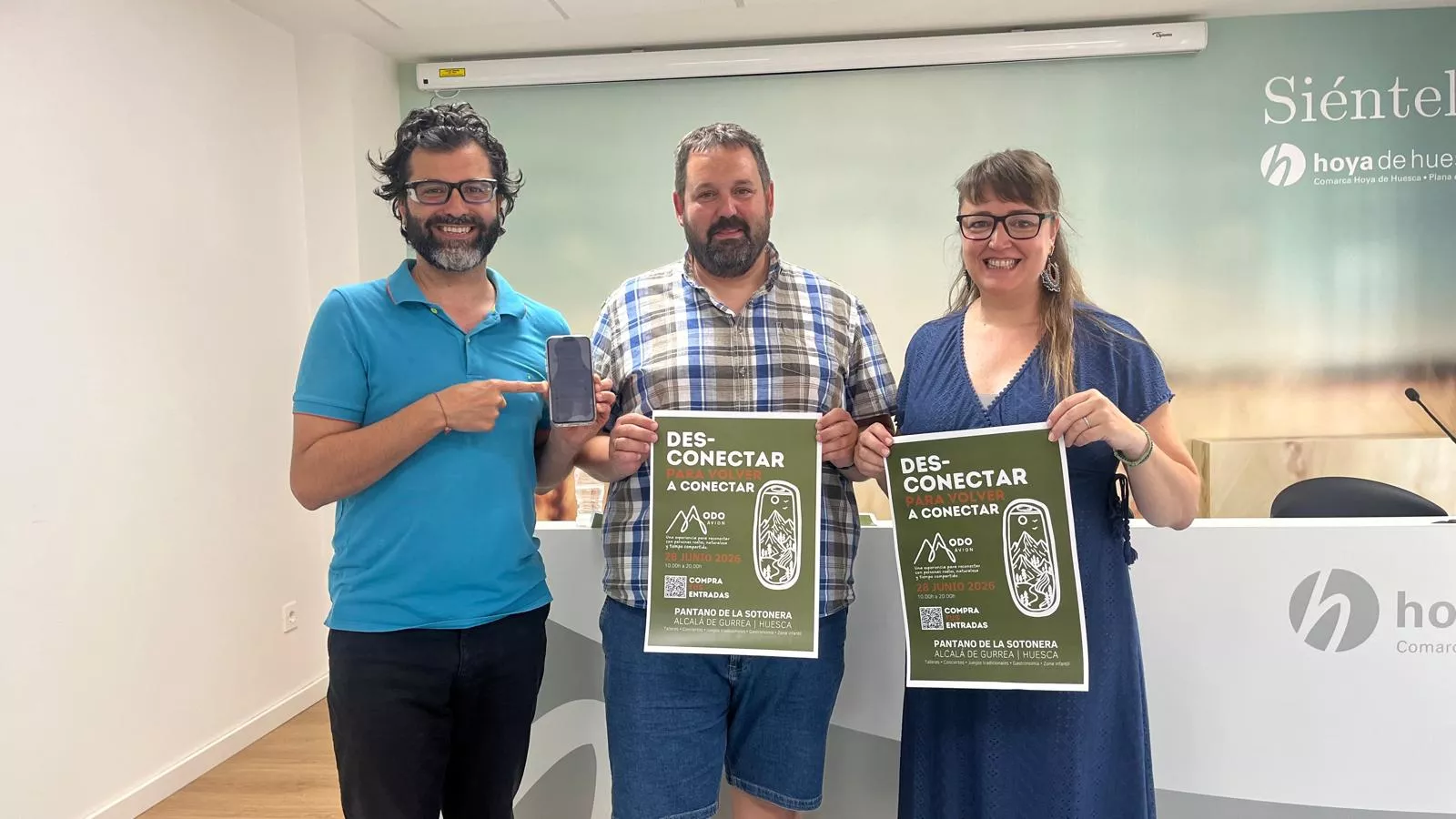 Carlos Mariñosa, Josechu Marín y Ewa Fañanás han presentado el evento 'Modo Avión' que acoge Alcalá de Gurrea. Foto Mercedes Manterola