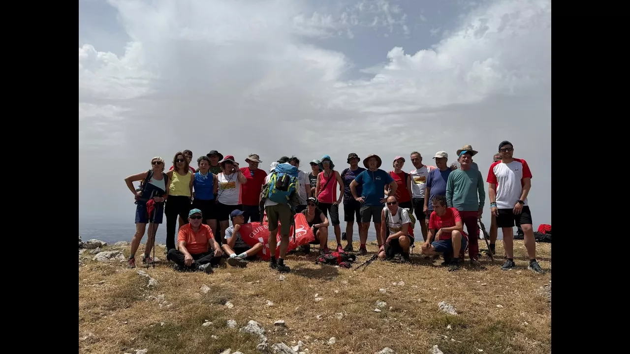 Una tórrida ascensión hasta Cubilars del Club de Montaña Javieres