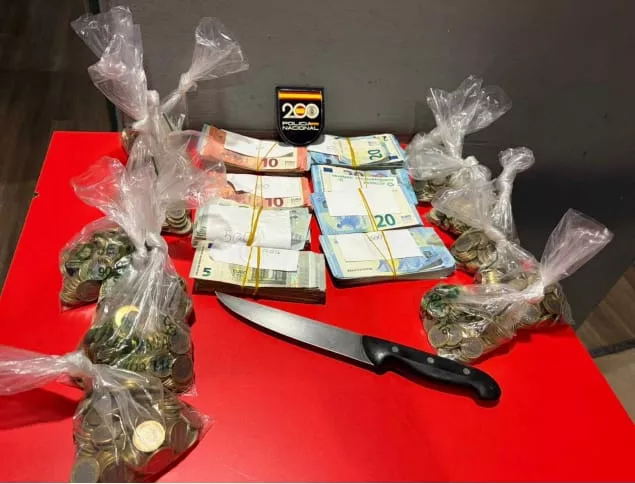 Detenido en Huesca tras ser sorprendido robando 9.000 euros de la caja fuerte de un establecimiento hostelero. La intervención permitió recuperar íntegramente el dinero sustraído.