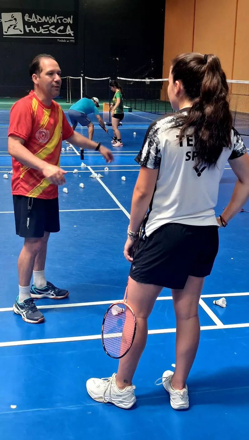 Atenta a las instrucciones de Roberto Mollinedo.