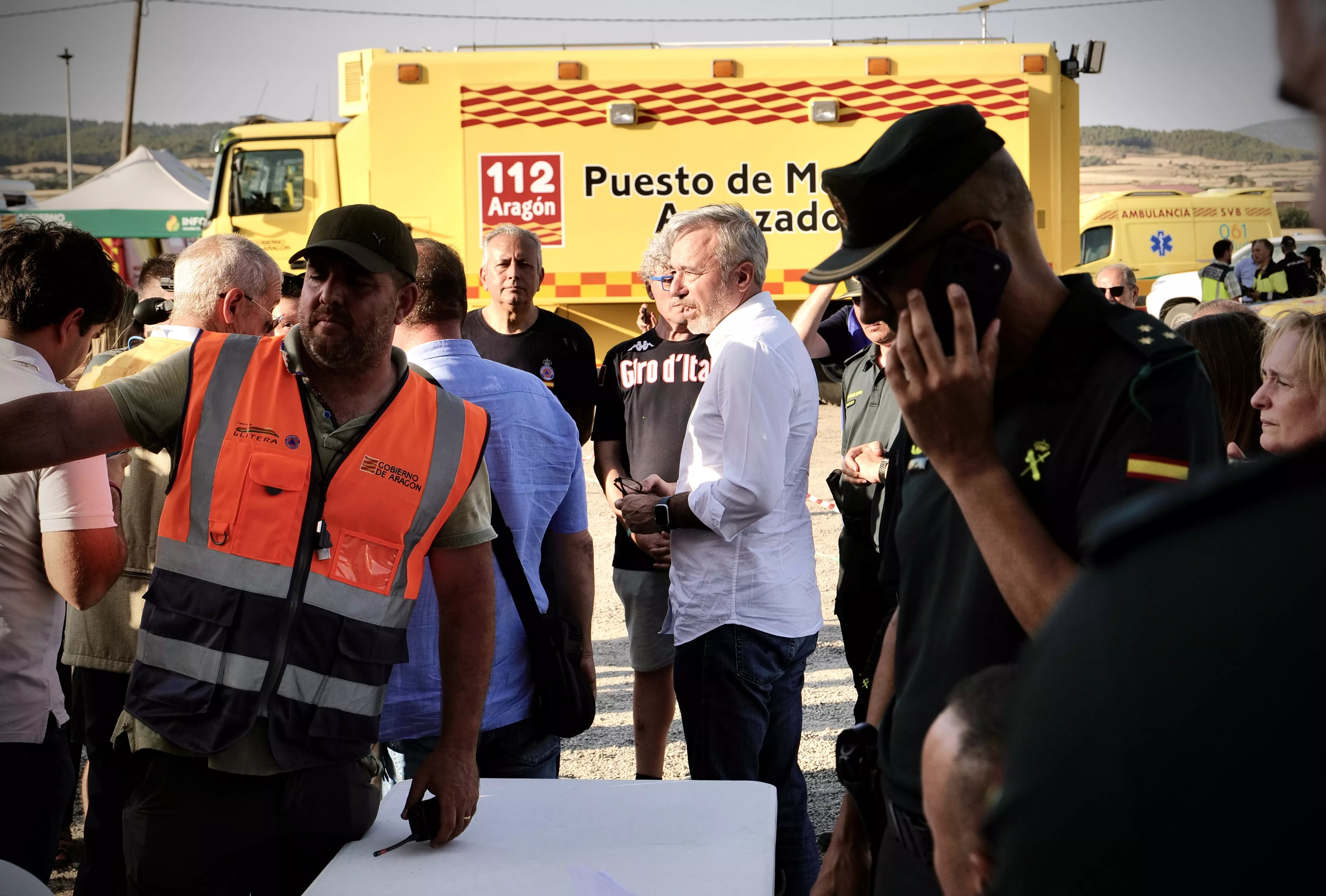 Azcón a su llegada al Puesto de Mando Avanzado en Alcampell.