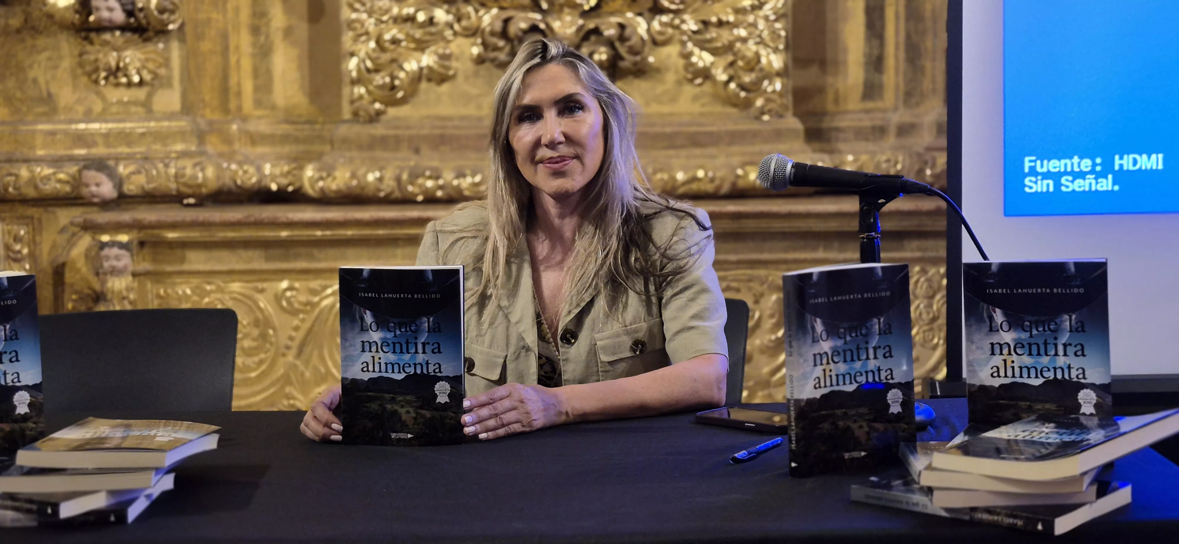 Isabel Lahuerta, presentando el libro en el Museo de Huesca. Foto Myriam Martínez 