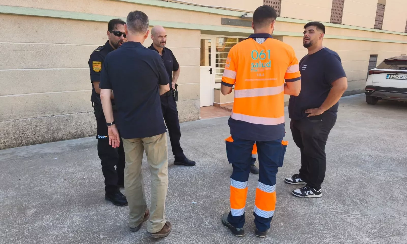 Luis Biendicho visita a los vecinos de Calasanz alojados en Escolapios en Peralta de la Sal.