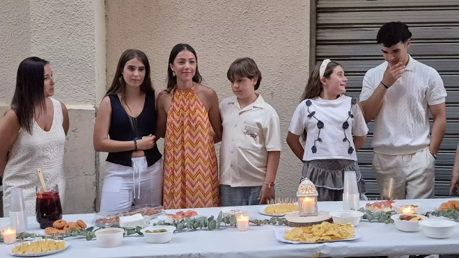 La ronda de Os Faticos en las fiestas del Casco Viejo de Huesca. Foto Myriam Martínez