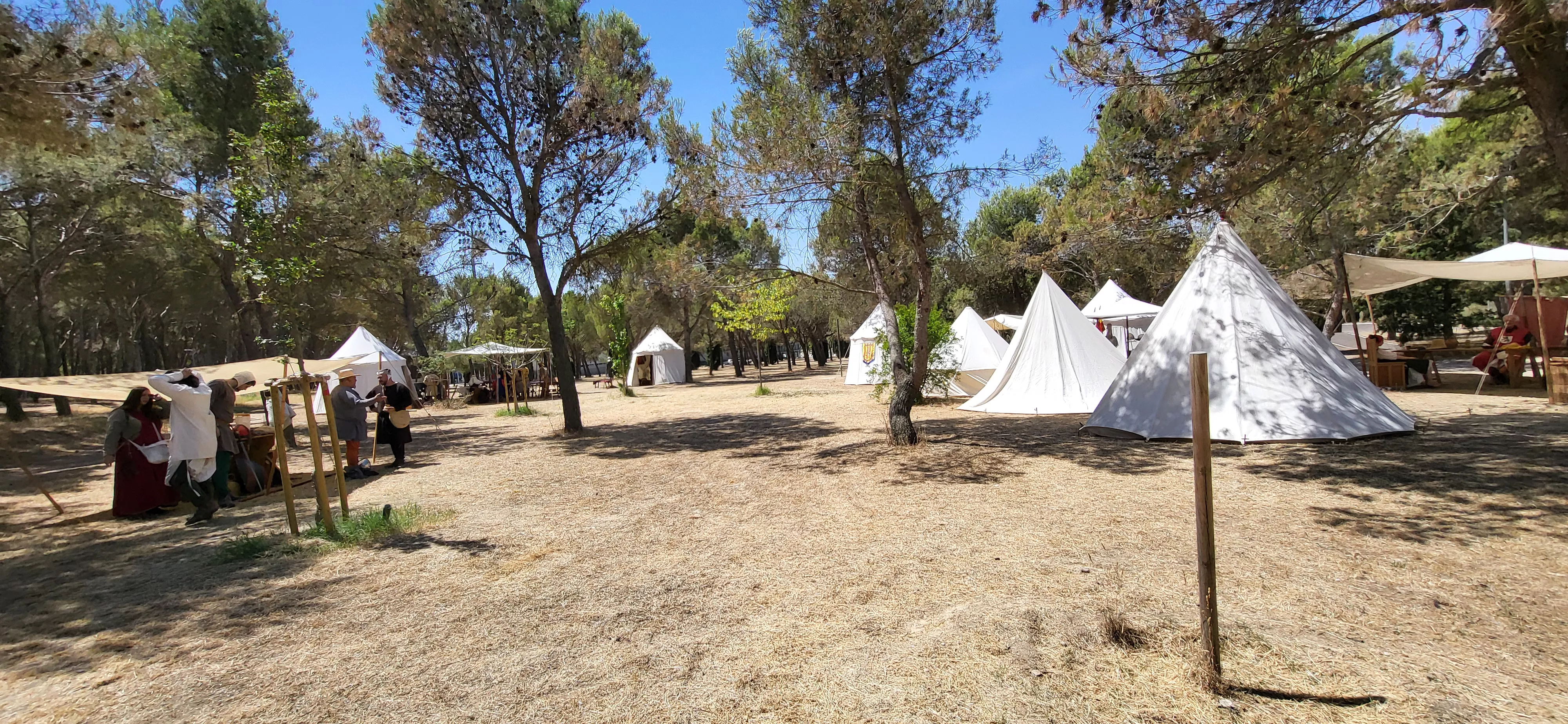 Campamento instalado en el cerro de San Jorge. Foto Mercedes Manterola