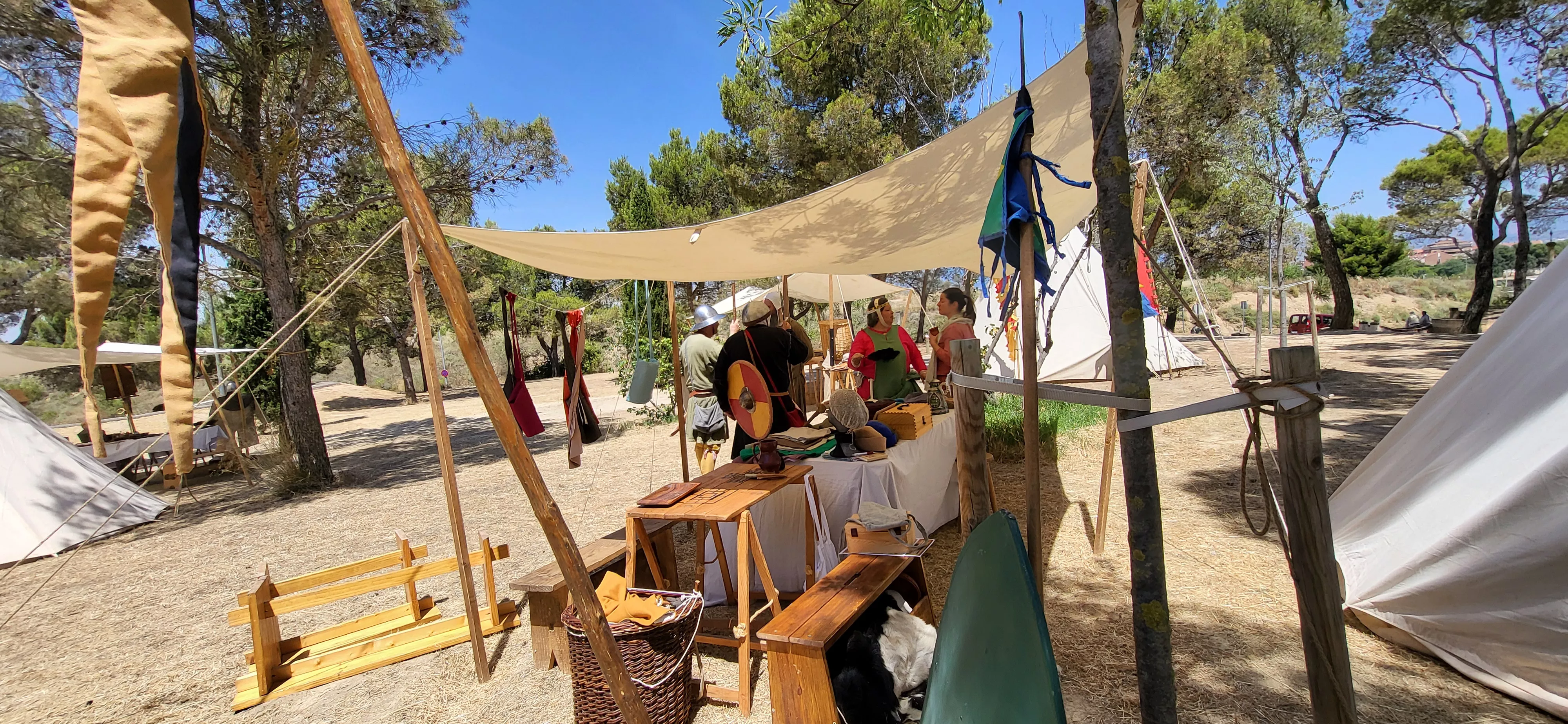 Campamento instalado en el cerro de San Jorge. Foto Mercedes Manterola