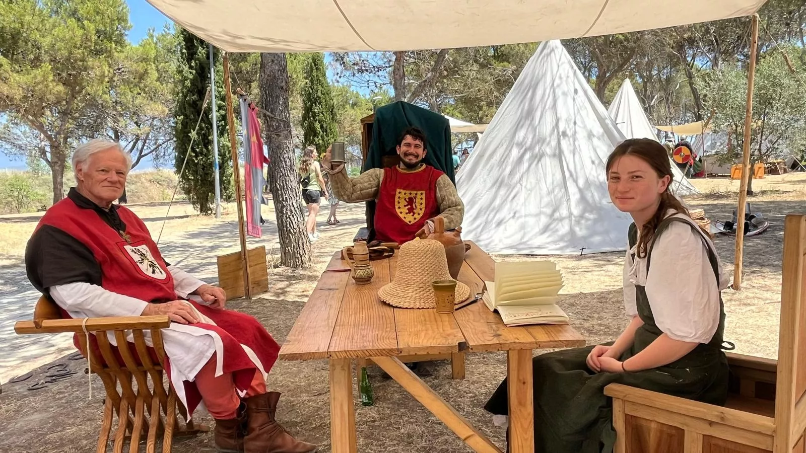 Campamento instalado en el cerro de San Jorge. Foto Mercedes Manterola