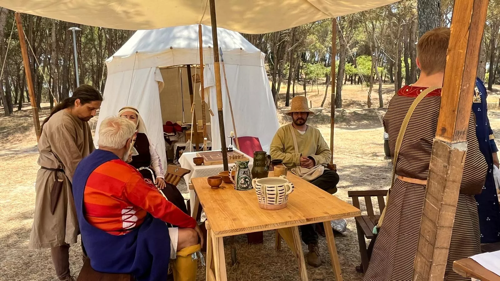 Campamento instalado en el cerro de San Jorge. Foto Mercedes Manterola