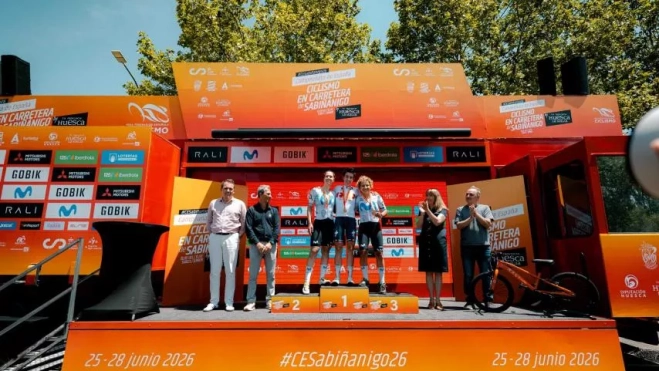 Podio de la carrera élite.