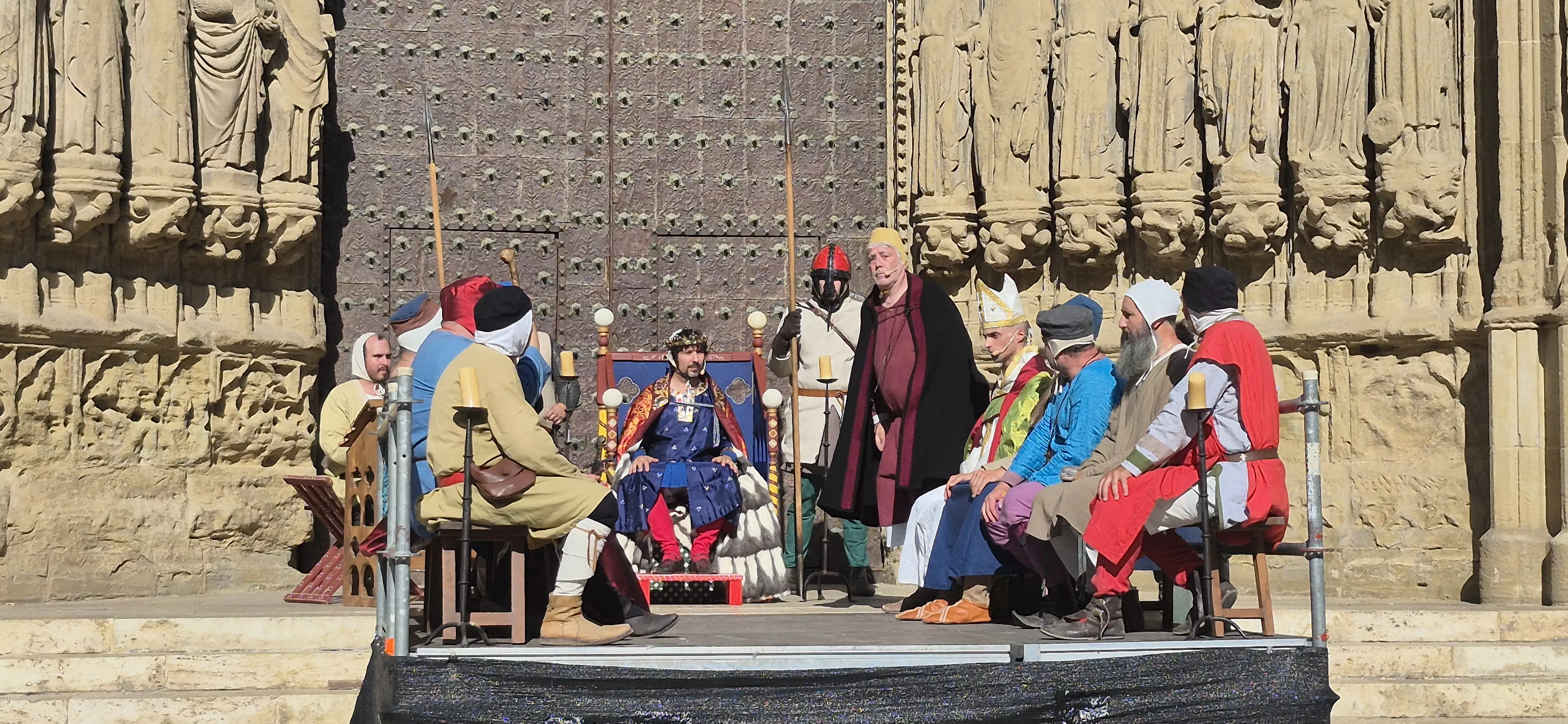 Escenificación del Vidal Mayor en la catedral de Huesca. Foto Myriam Martínez