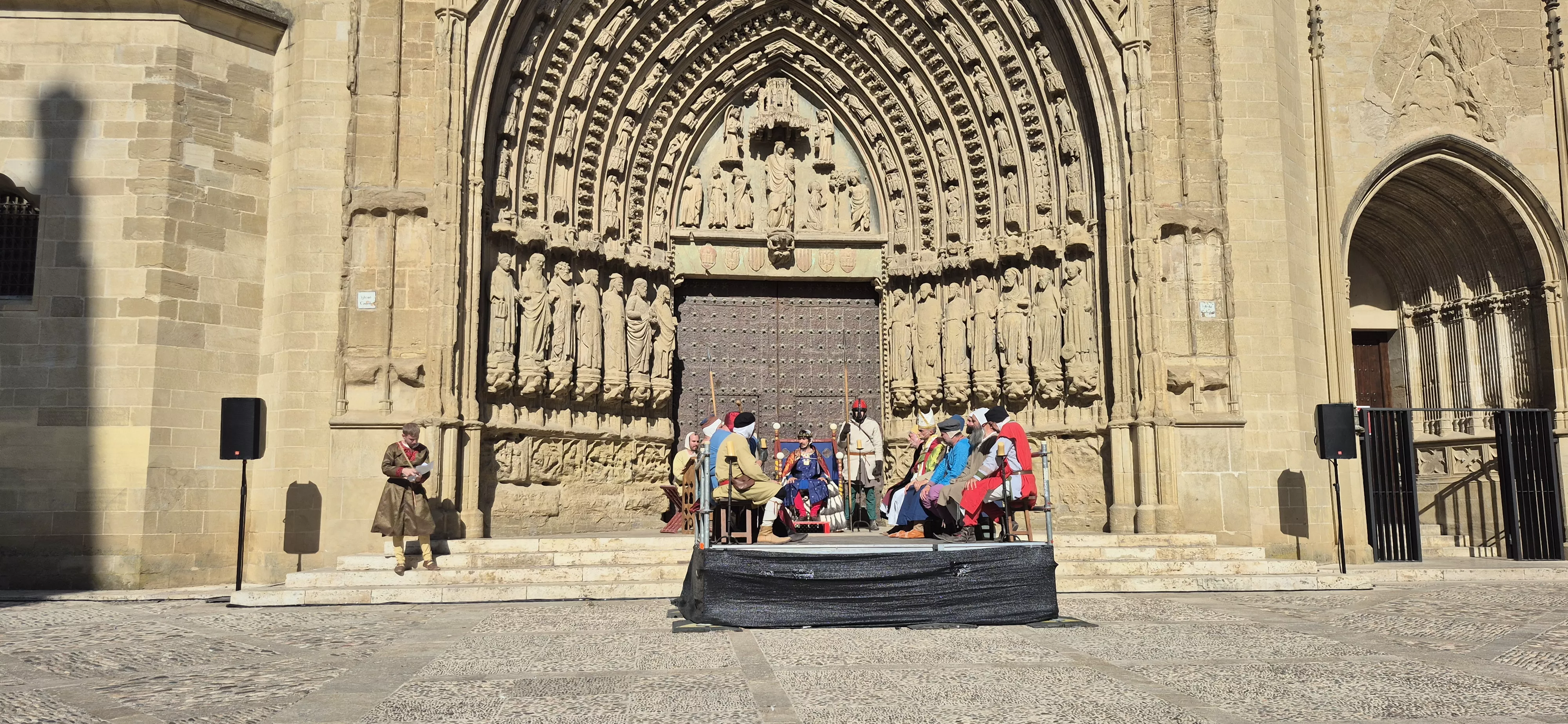 Escenificación del Vidal Mayor en la catedral de Huesca. Foto Myriam Martínez