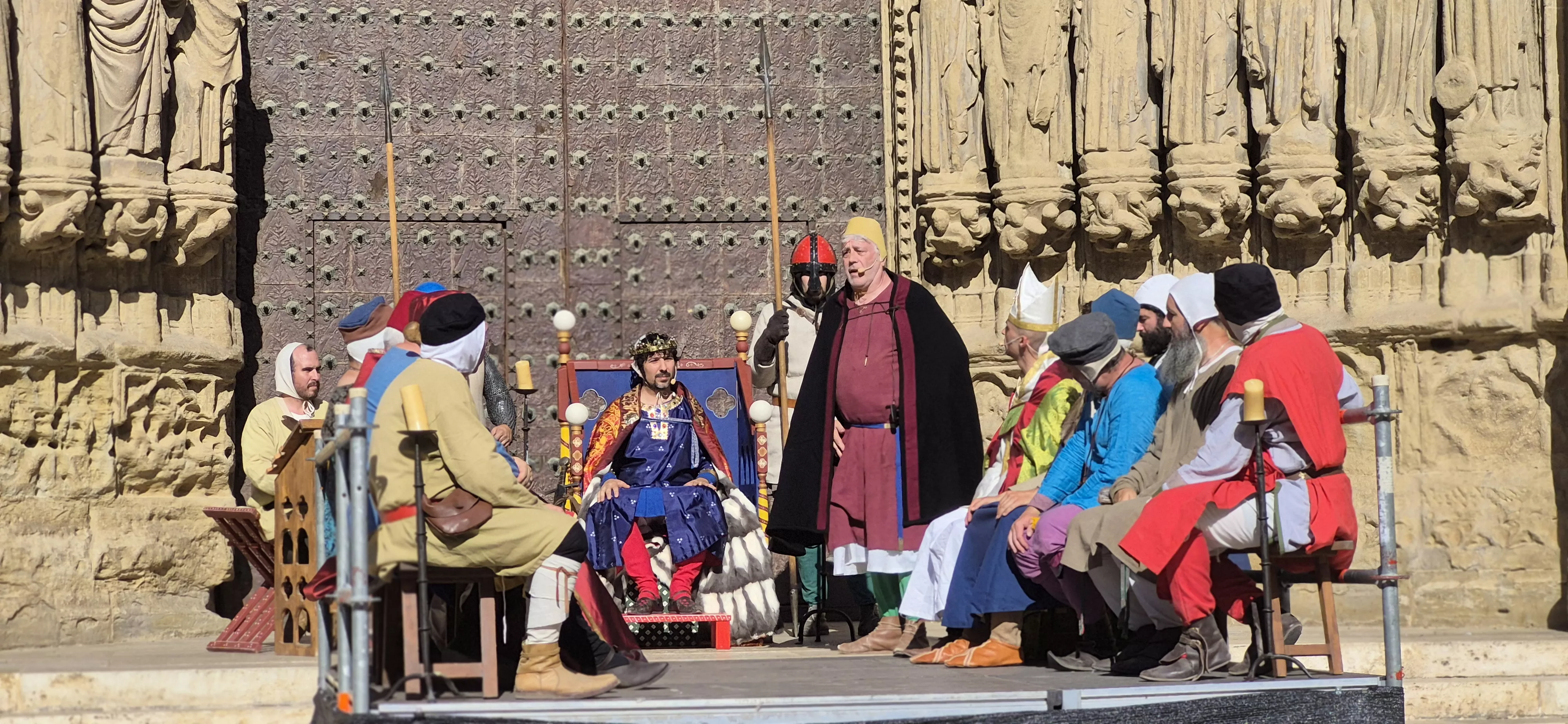 Escenificación del Vidal Mayor en la catedral de Huesca. Foto Myriam Martínez