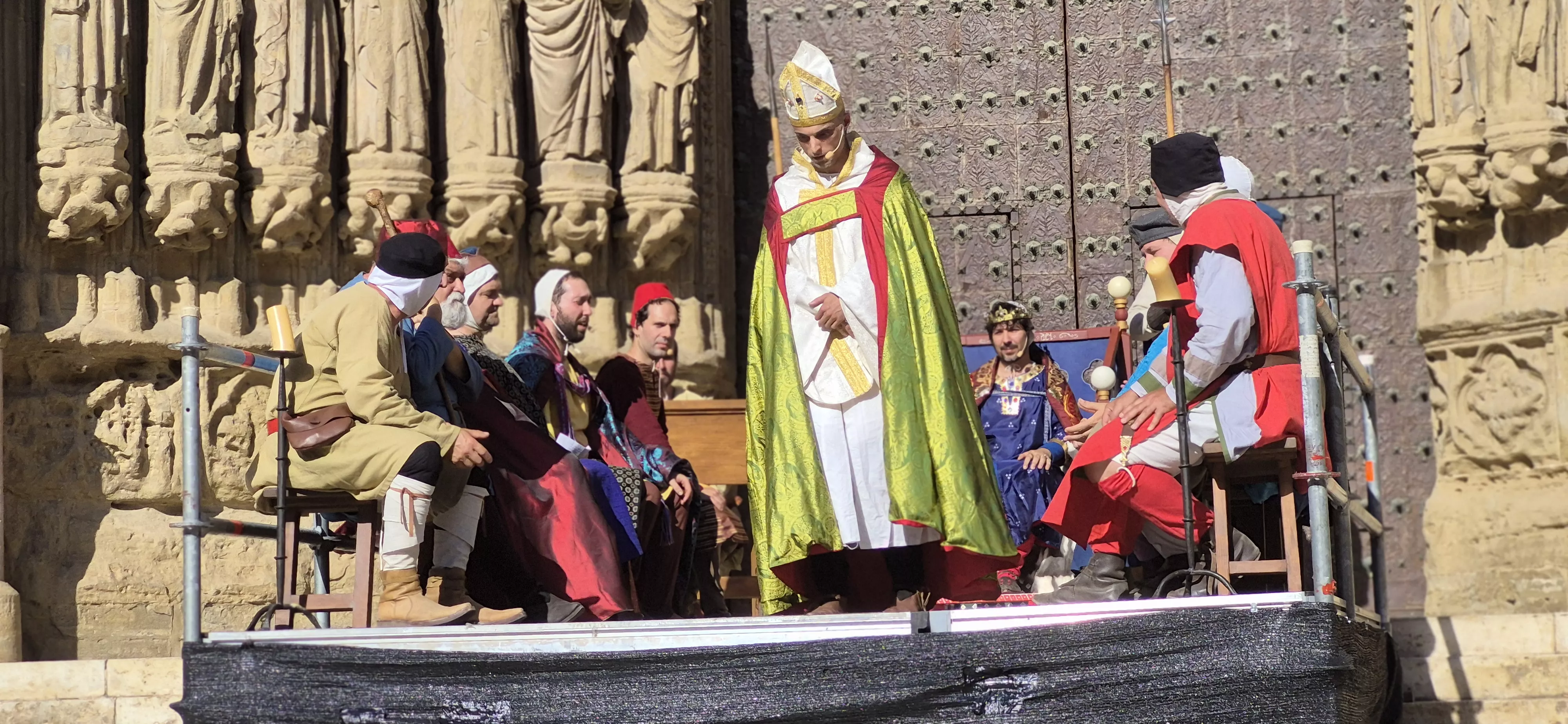 Escenificación del Vidal Mayor en la catedral de Huesca. Foto Myriam Martínez