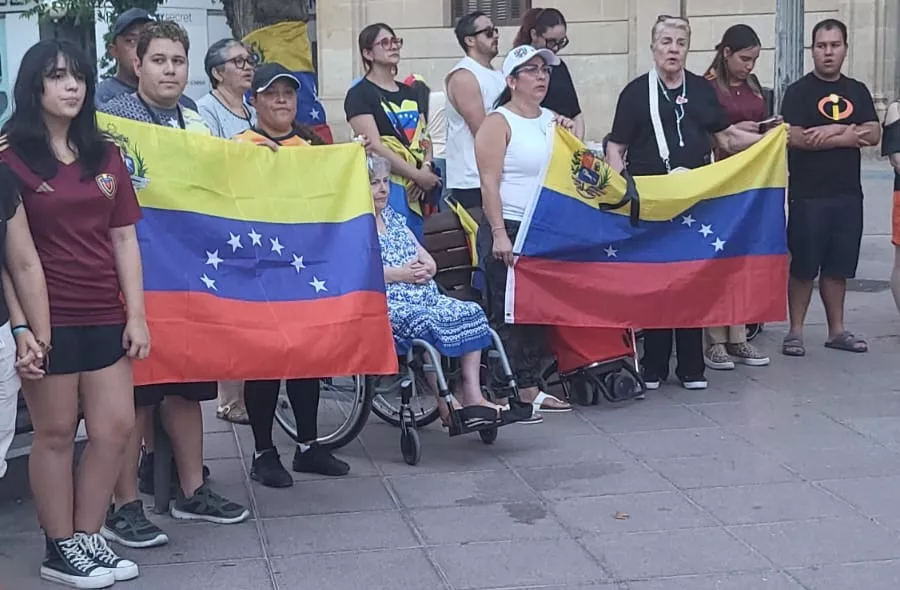 Dolor venezolano en la Plaza de Navarra de Huesca