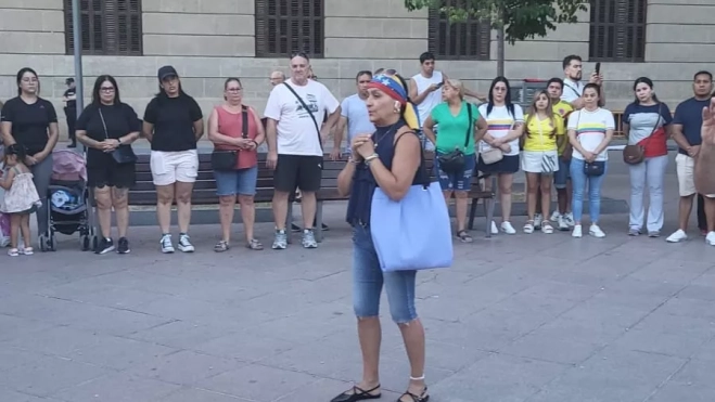 Carolina Méndez en la concentración en la Plaza de Navarra de Huesca