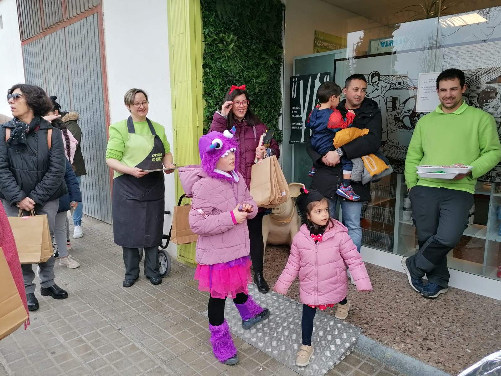 Pasacalle literario en el barrio del Perpetuo Socorro. Foto Myriam Martínez 