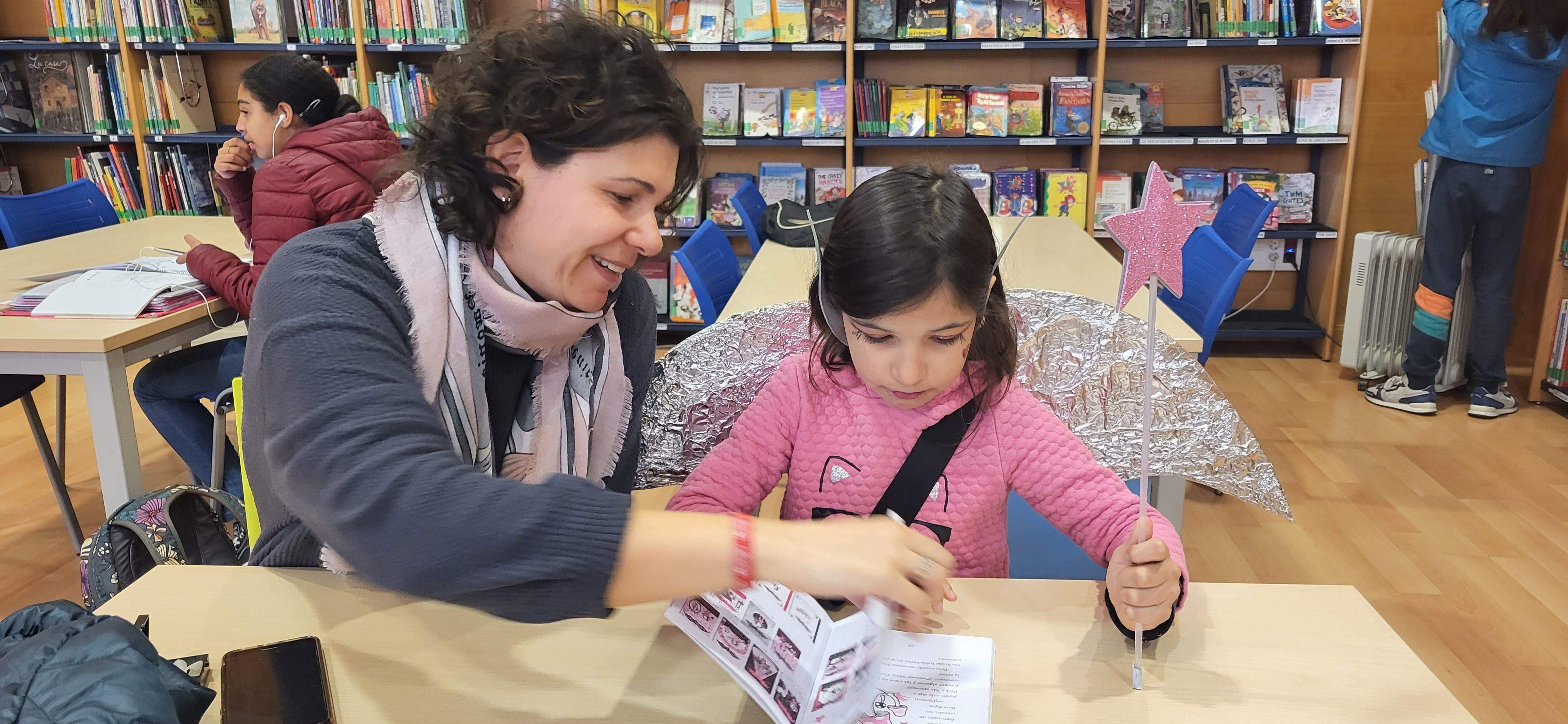 Pasacalle literario en el barrio del Perpetuo Socorro. Foto Myriam Martínez 