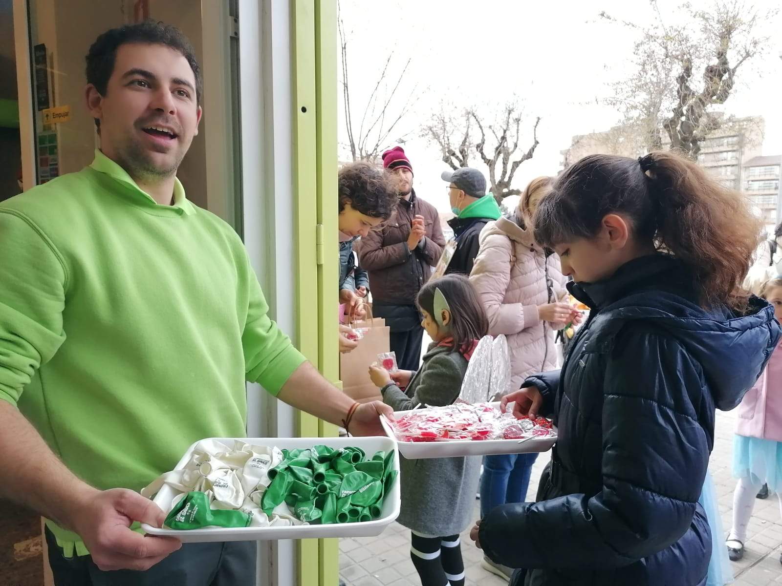 Pasacalle literario en el barrio del Perpetuo Socorro. Foto Myriam Martínez 