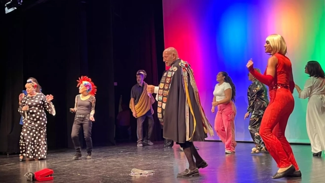 Imagen de Kandelikas Teatro Musical. Foto Mercedes Manterola