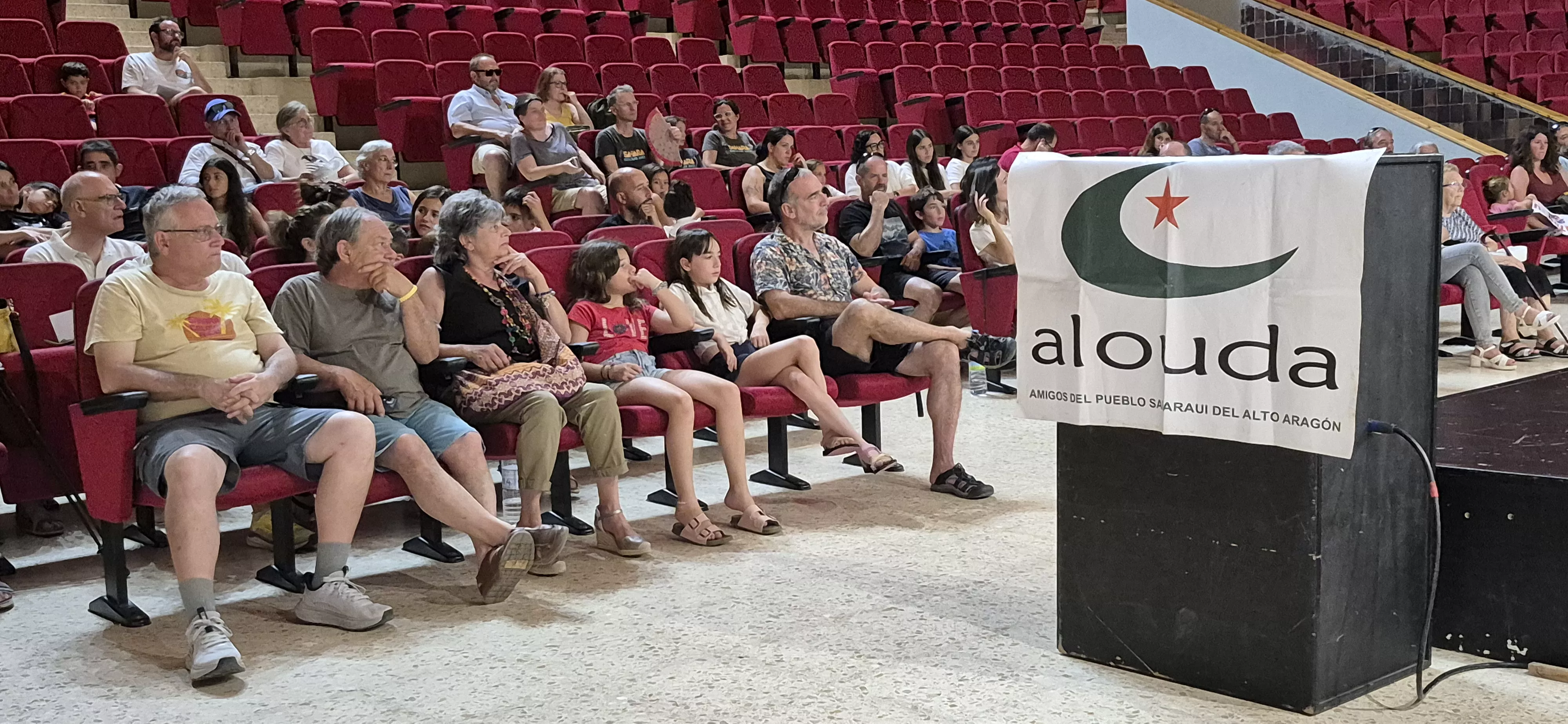 Recibimiento a las niñas y niños saharauis del programa Vacaciones en Paz de Alouda. Foto Myriam Martínez