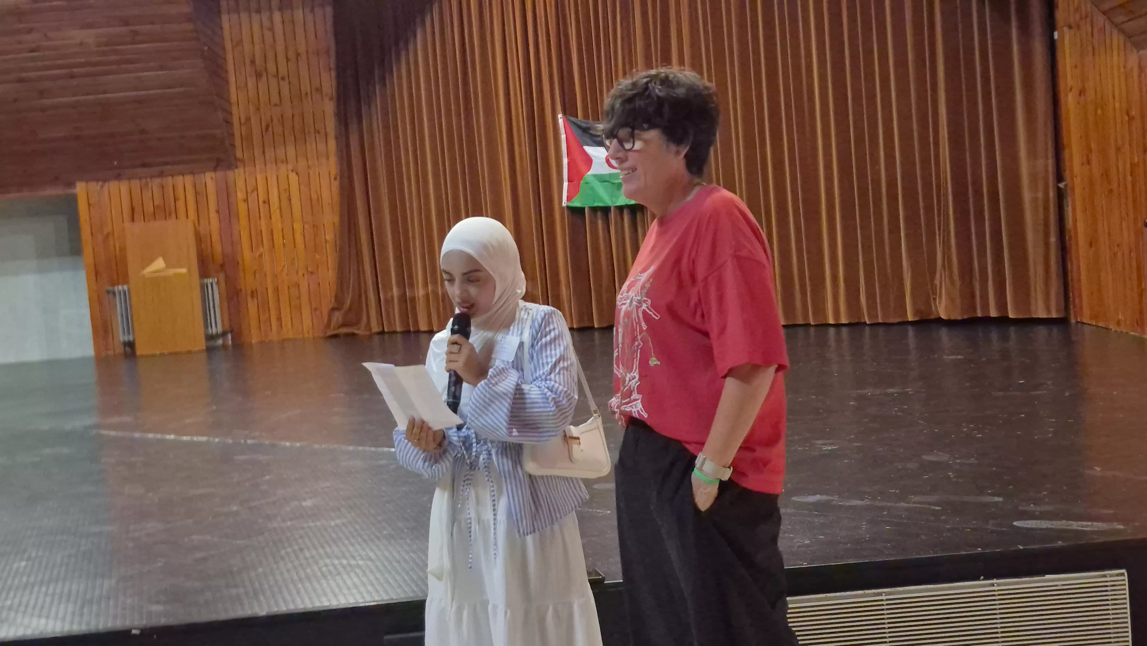 Recibimiento a las niñas y niños saharauis del programa Vacaciones en Paz de Alouda. Foto Myriam Martínez