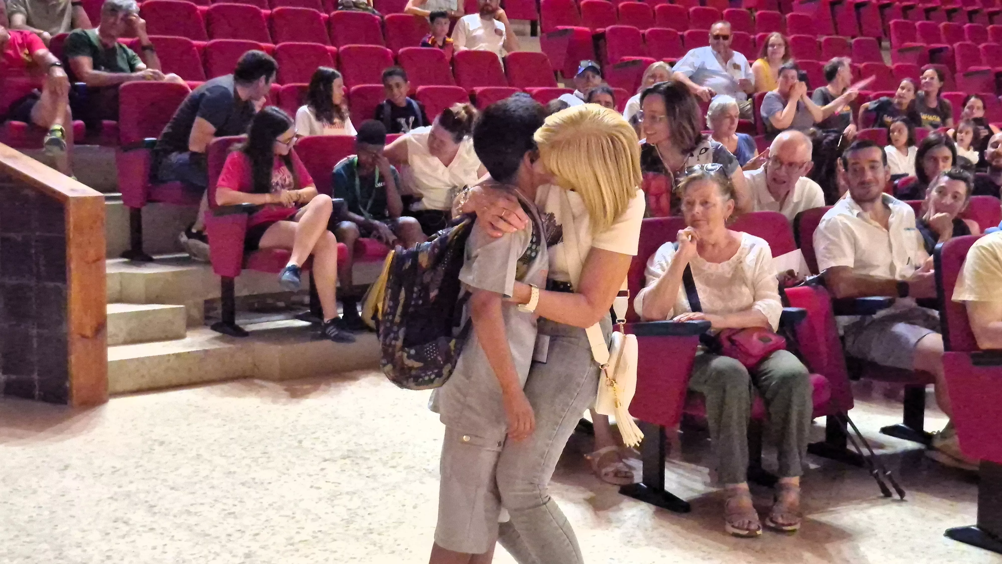 Recibimiento a las niñas y niños saharauis del programa Vacaciones en Paz de Alouda. Foto Myriam Martínez