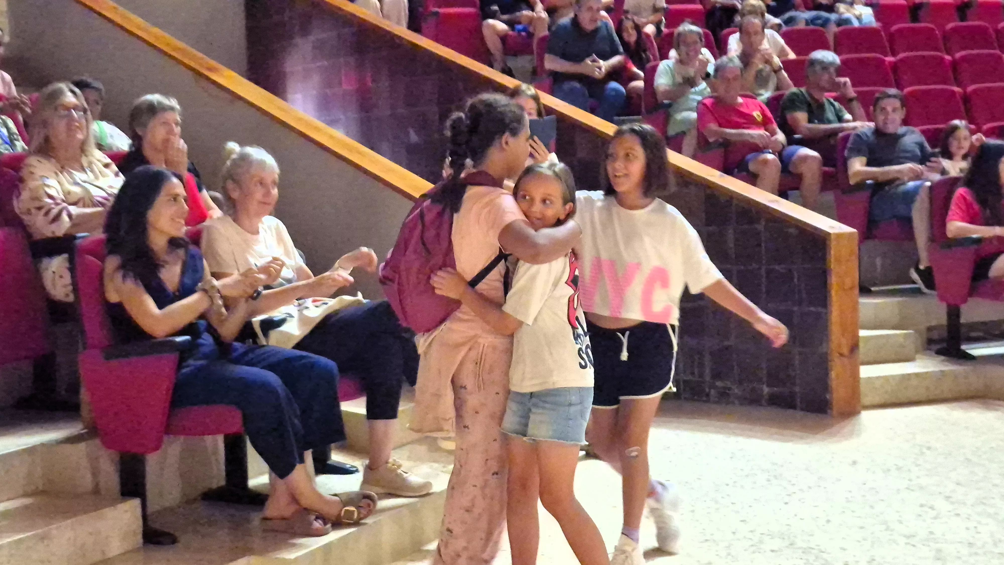 Recibimiento a las niñas y niños saharauis del programa Vacaciones en Paz de Alouda. Foto Myriam Martínez