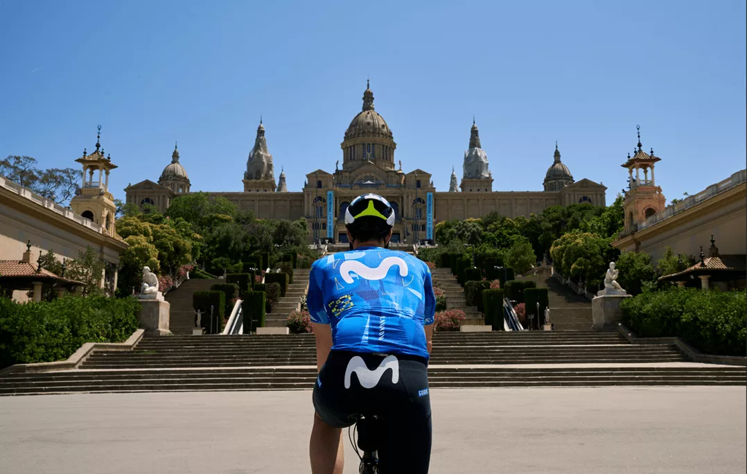El Movistar de Arcas y Castrillo presenta su nuevo maillot para el Tour de Francia. Foto: Movistar Team