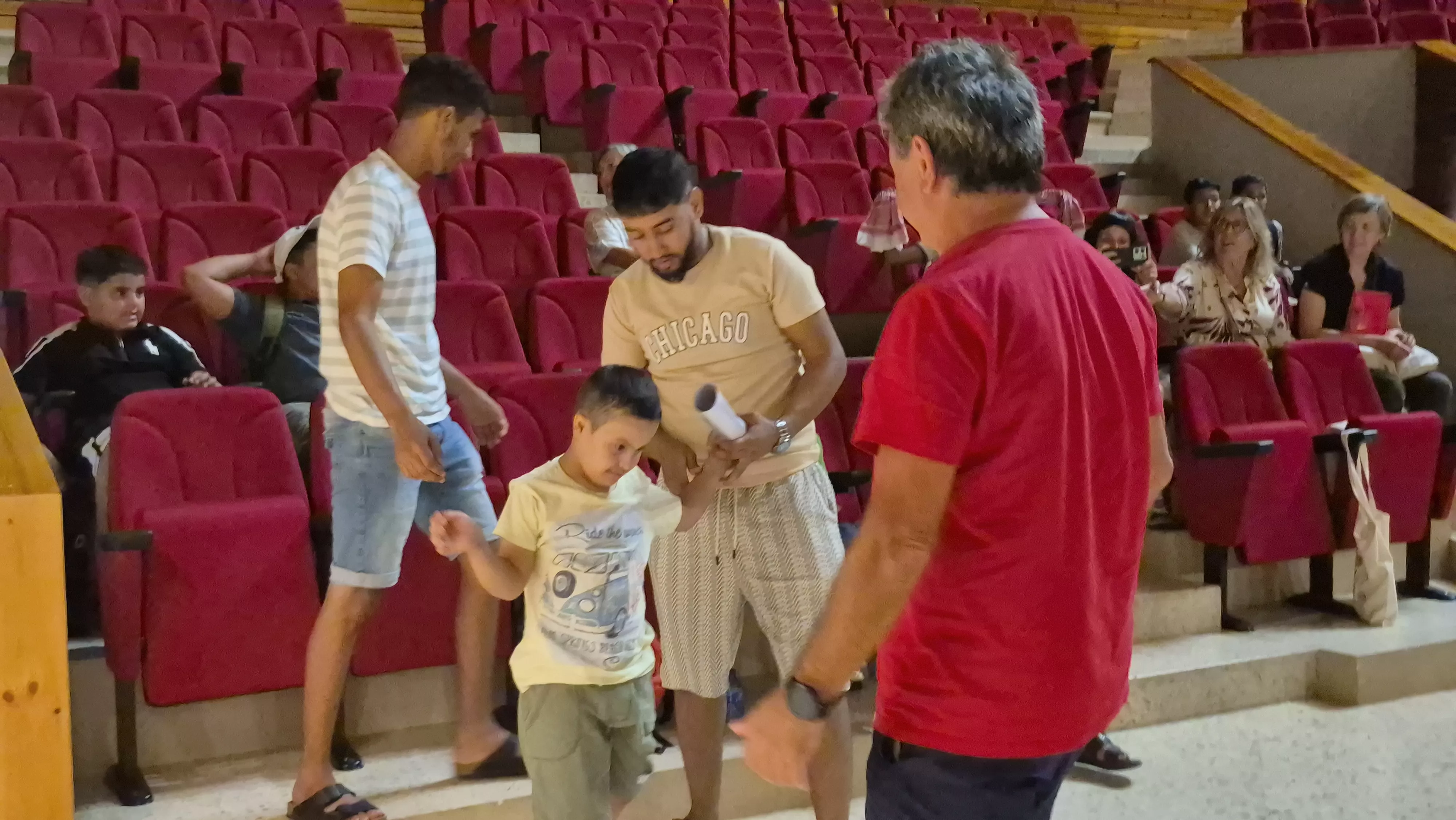 Recibimiento a las niñas y niños saharauis del programa Vacaciones en Paz de Alouda. Foto Myriam Martínez
