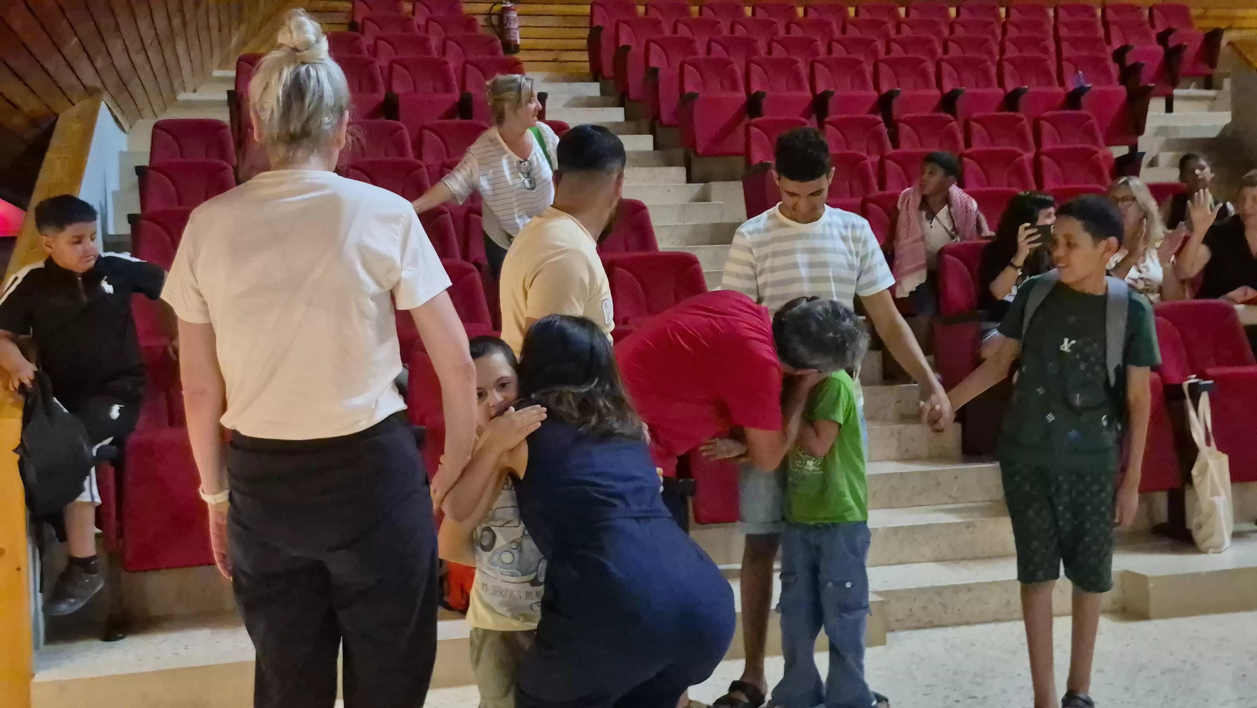 Recibimiento a las niñas y niños saharauis del programa Vacaciones en Paz de Alouda. Foto Myriam Martínez