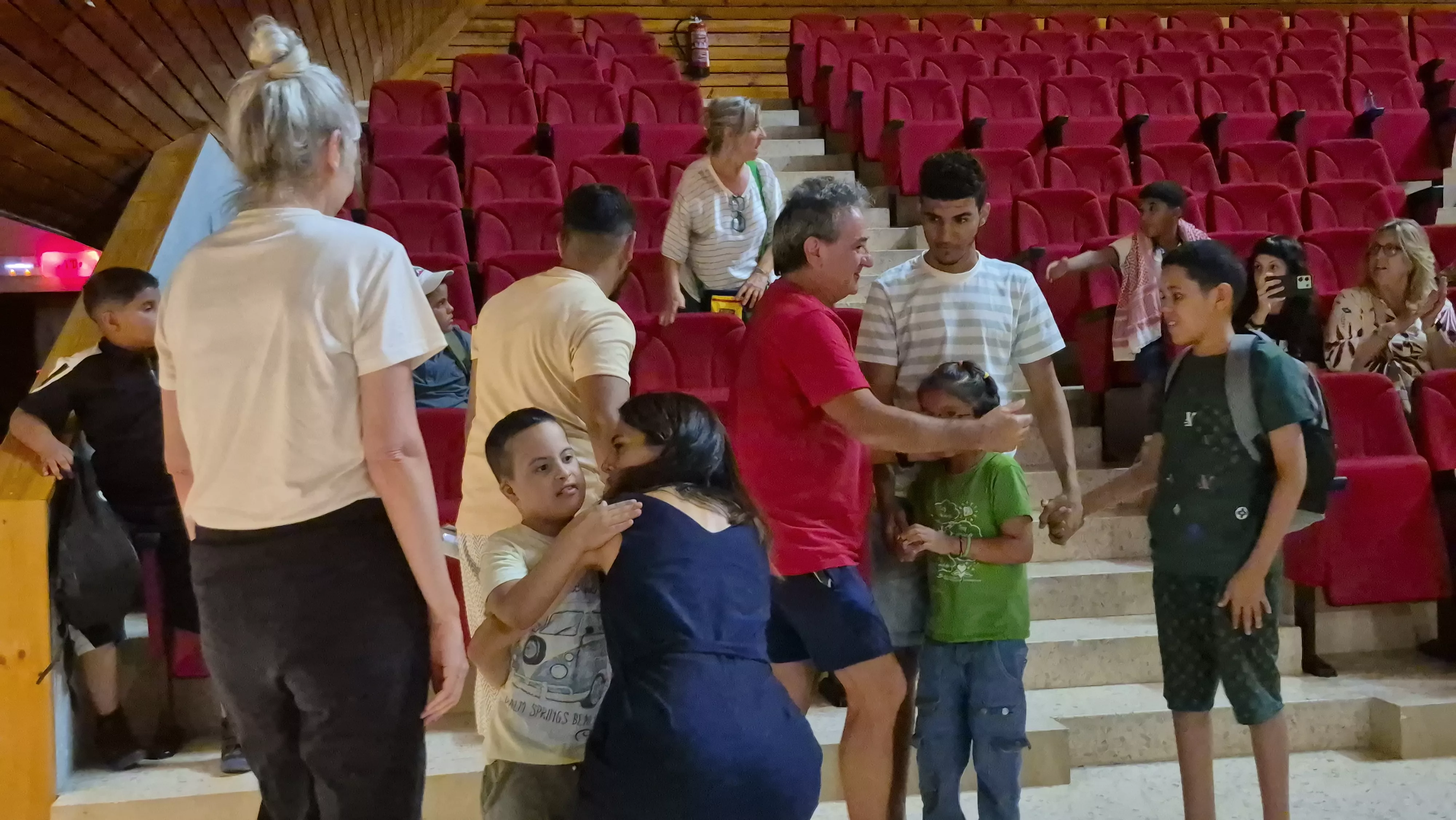 Recibimiento a las niñas y niños saharauis del programa Vacaciones en Paz de Alouda. Foto Myriam Martínez