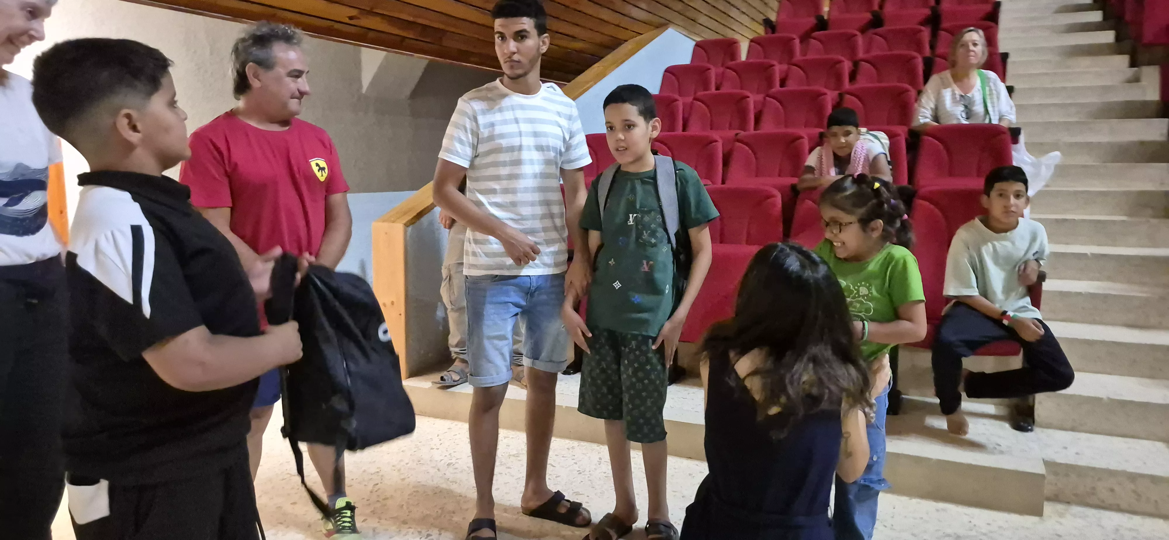 Recibimiento a las niñas y niños saharauis del programa Vacaciones en Paz de Alouda. Foto Myriam Martínez