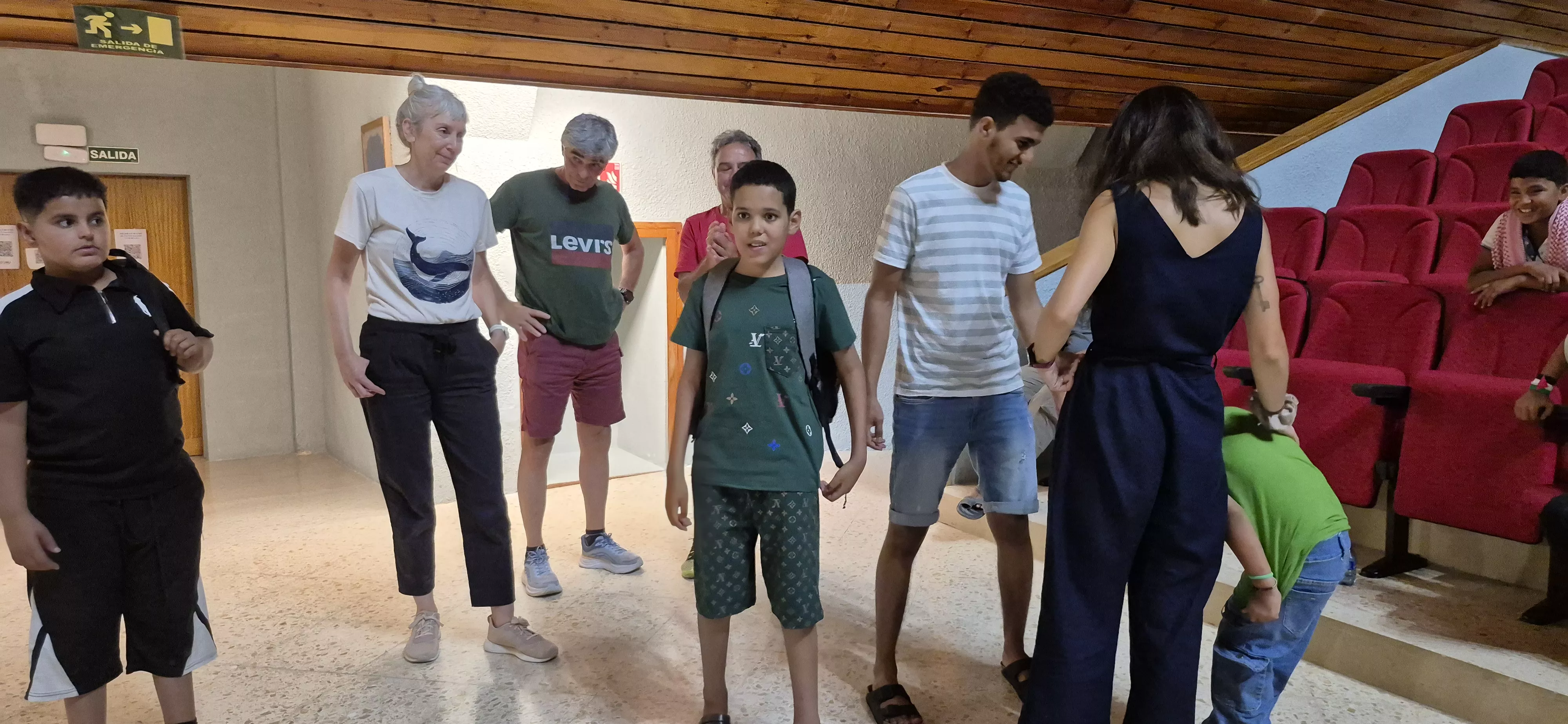 Recibimiento a las niñas y niños saharauis del programa Vacaciones en Paz de Alouda. Foto Myriam Martínez