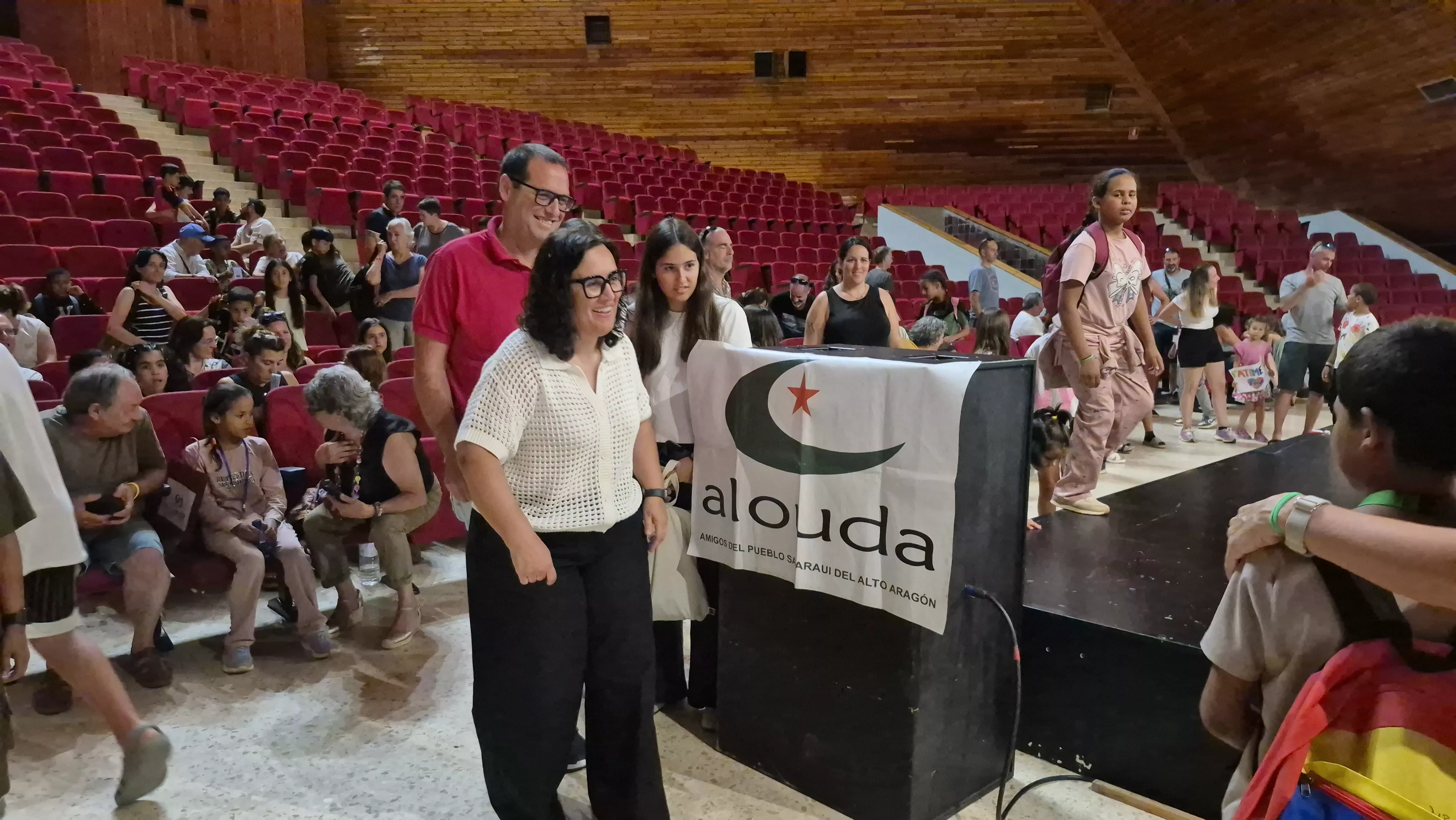 Recibimiento a las niñas y niños saharauis del programa Vacaciones en Paz de Alouda. Foto Myriam Martínez