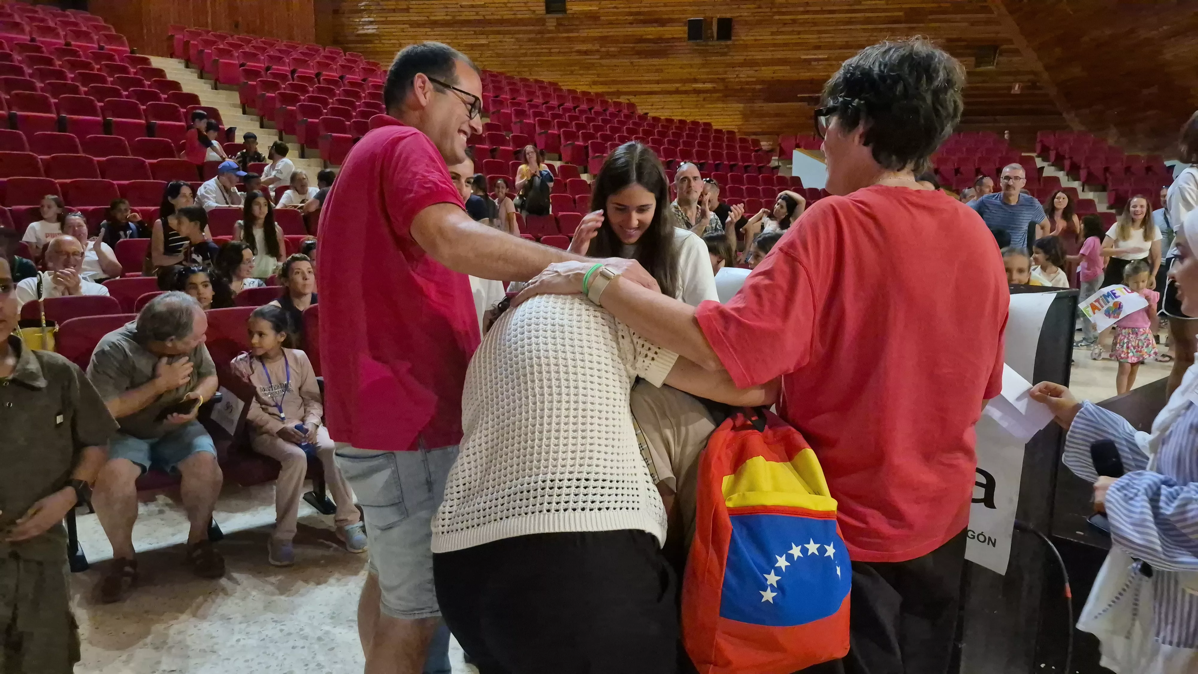 Recibimiento a las niñas y niños saharauis del programa Vacaciones en Paz de Alouda. Foto Myriam Martínez