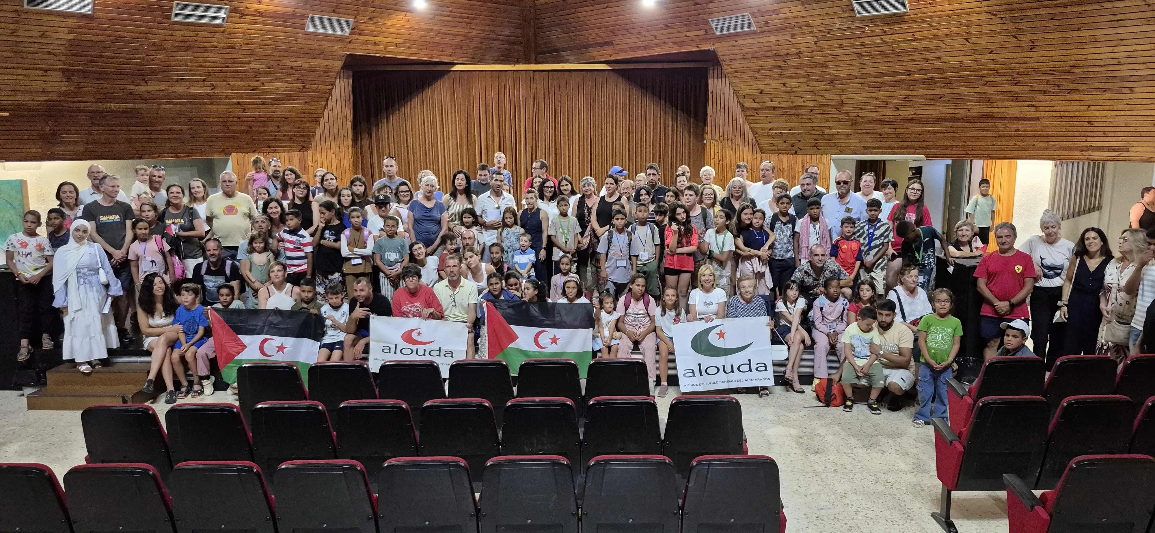 Recibimiento a las niñas y niños saharauis del programa Vacaciones en Paz de Alouda. Foto Myriam Martínez