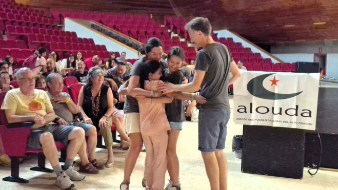 Recibimiento a las niñas y niños saharauis del programa Vacaciones en Paz de Alouda. Foto Myriam Martínez