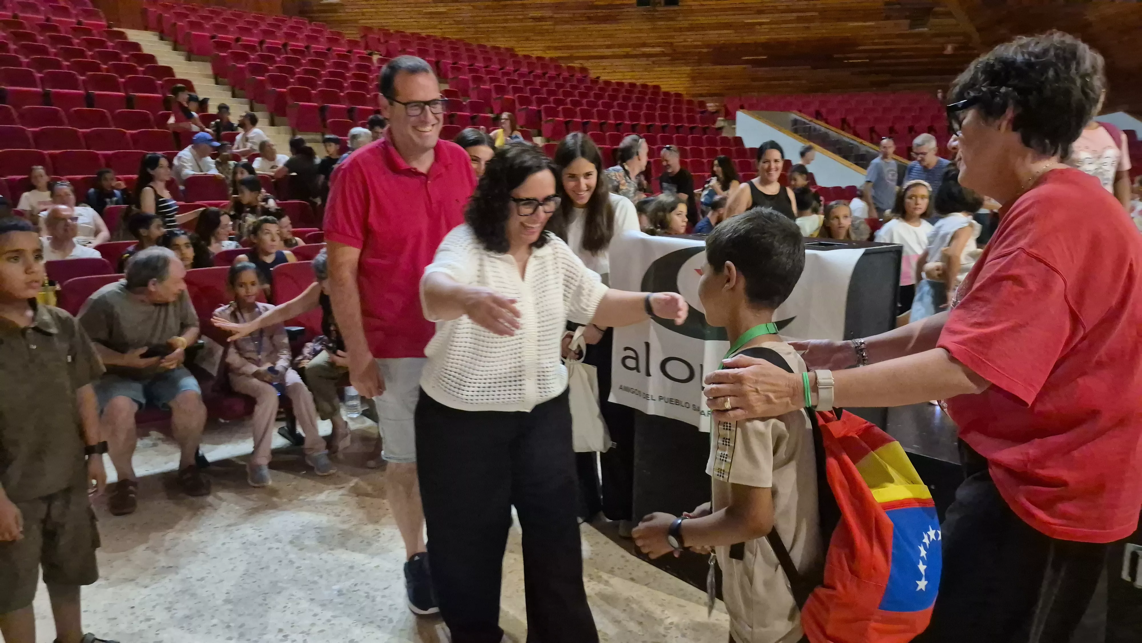 Recibimiento a las niñas y niños saharauis del programa Vacaciones en Paz de Alouda. Foto Myriam Martínez