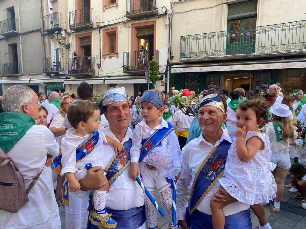 Jesús y Fernando Esperanza con sus nietos Gonzalo, Guillermo e Inés