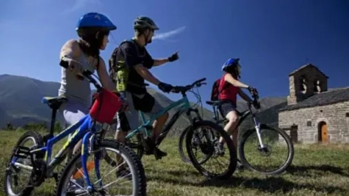 La bicicleta, una buena compañera en el valle de Benasque La bicicleta, una buena compañera en el valle de Benasque
