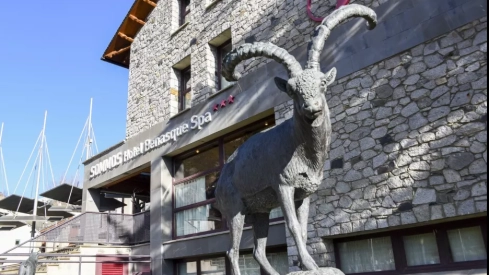Emblemática fachada del SOMMOS Hotel Benasque Spa Emblemática fachada del SOMMOS Hotel Benasque Spa