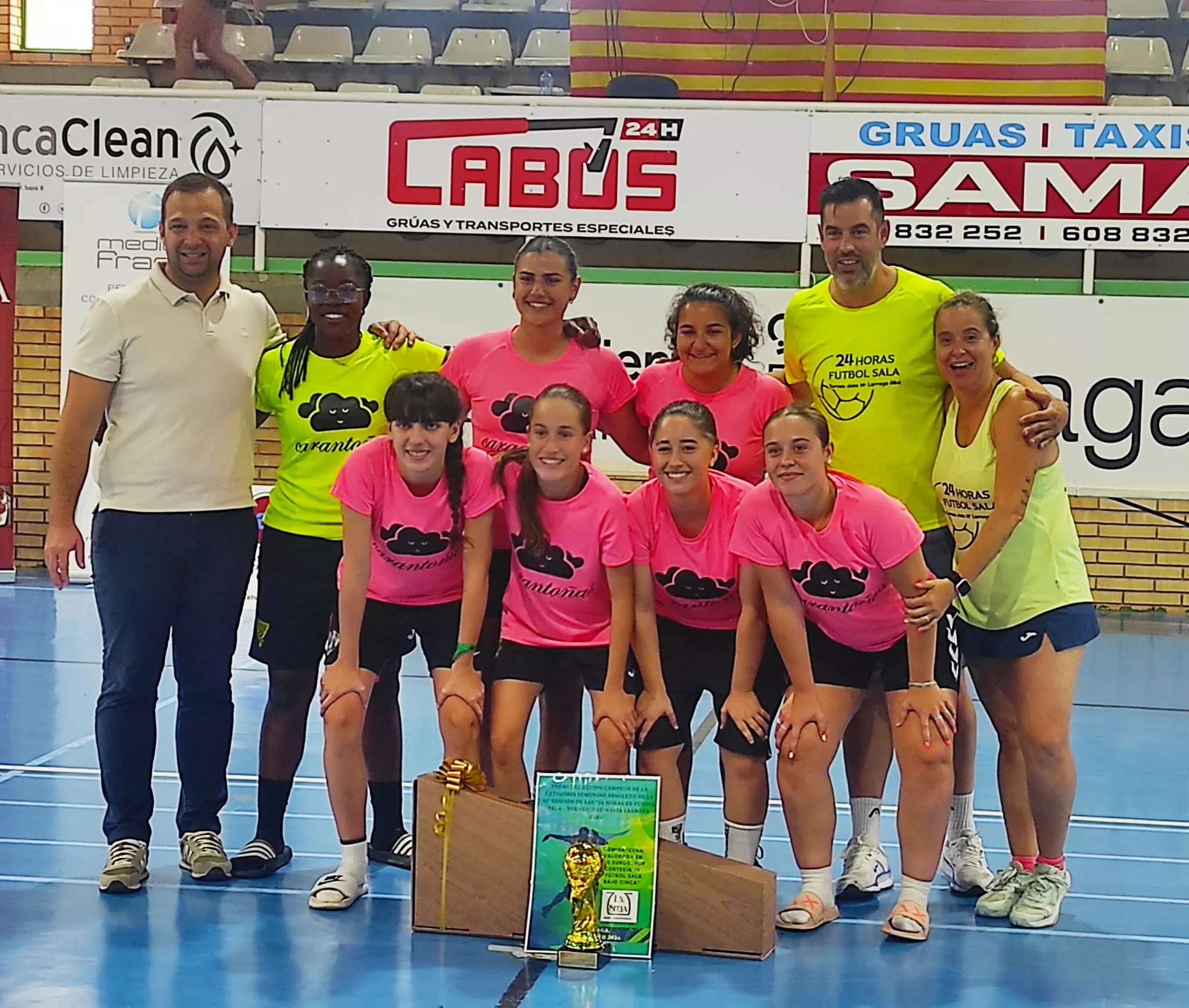 Carantoñas, campeón femenino. Carantoñas, campeón femenino.