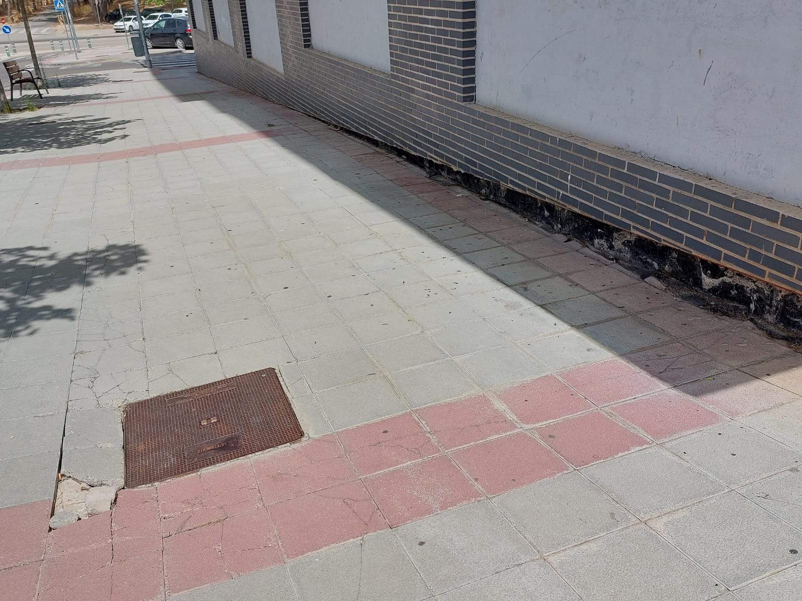 Tremendo desnivel en la trasera de la manzana, vista desde la calle Fidel Pagés Tremendo desnivel en la trasera de la manzana, vista desde la calle Fidel Pagés