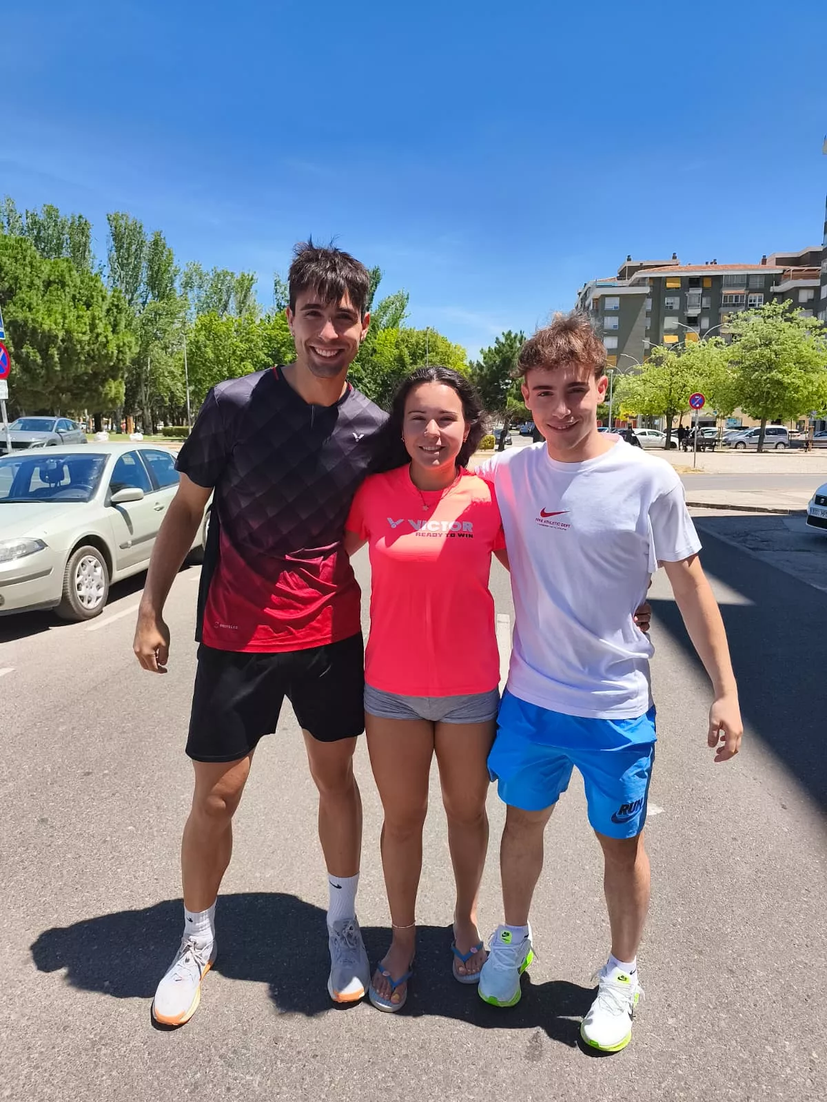 Natxo Cervelló, Cristina Teruel y Alejandro Gállego, rumbo a Francia.